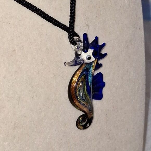 Art Glass Seahorse Pendant Necklace Beachy Seaside Marine Animal Figurine - Picture 9 of 9